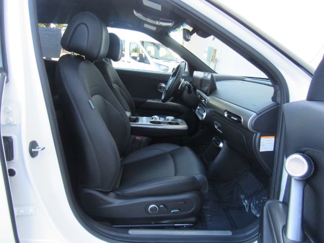 Used 2024 Genesis GV60 RWD image 22