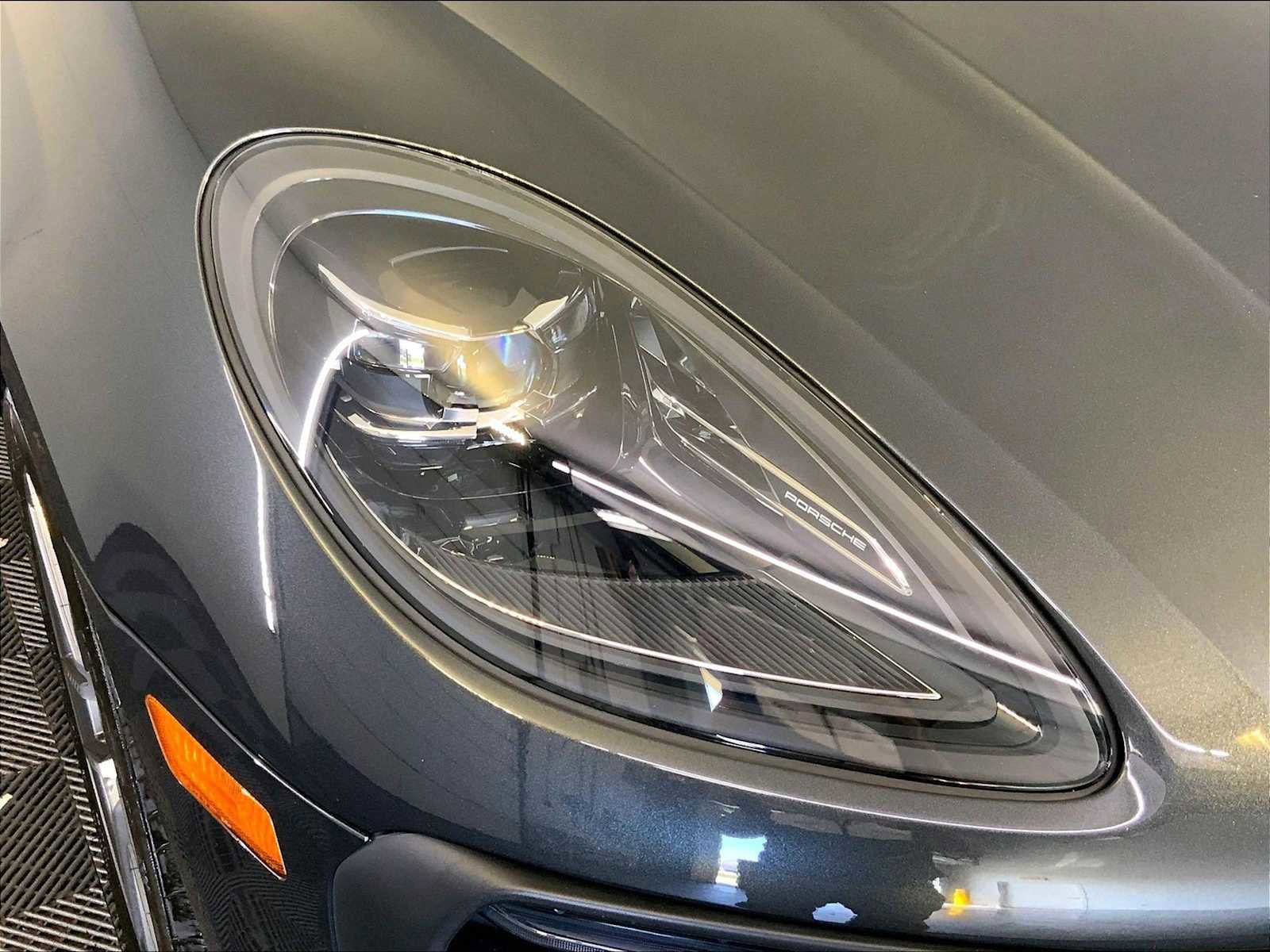 Used 2025 Porsche Macan image 12