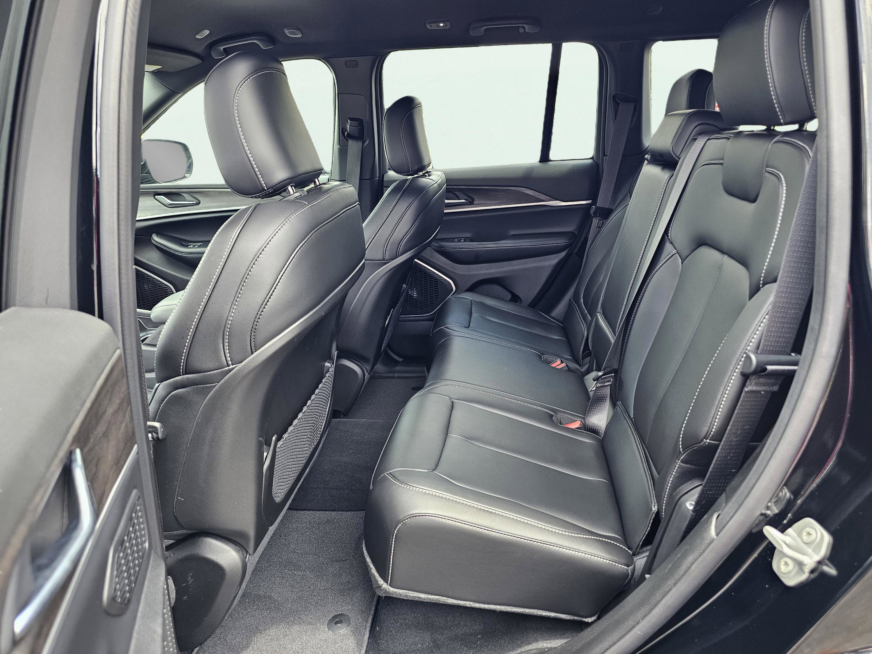 New 2026 Jeep Grand Cherokee Limited RWD image 31