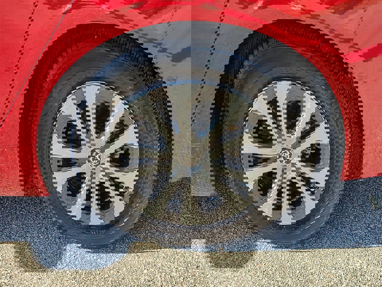 Used 2022 Toyota Prius Prime LE image 5