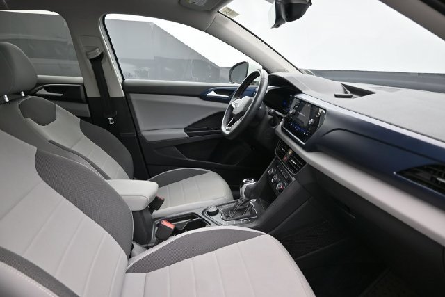 Used 2022 Volkswagen Taos SE w/ Panoramic Sunroof Package AWD/4WD image 11