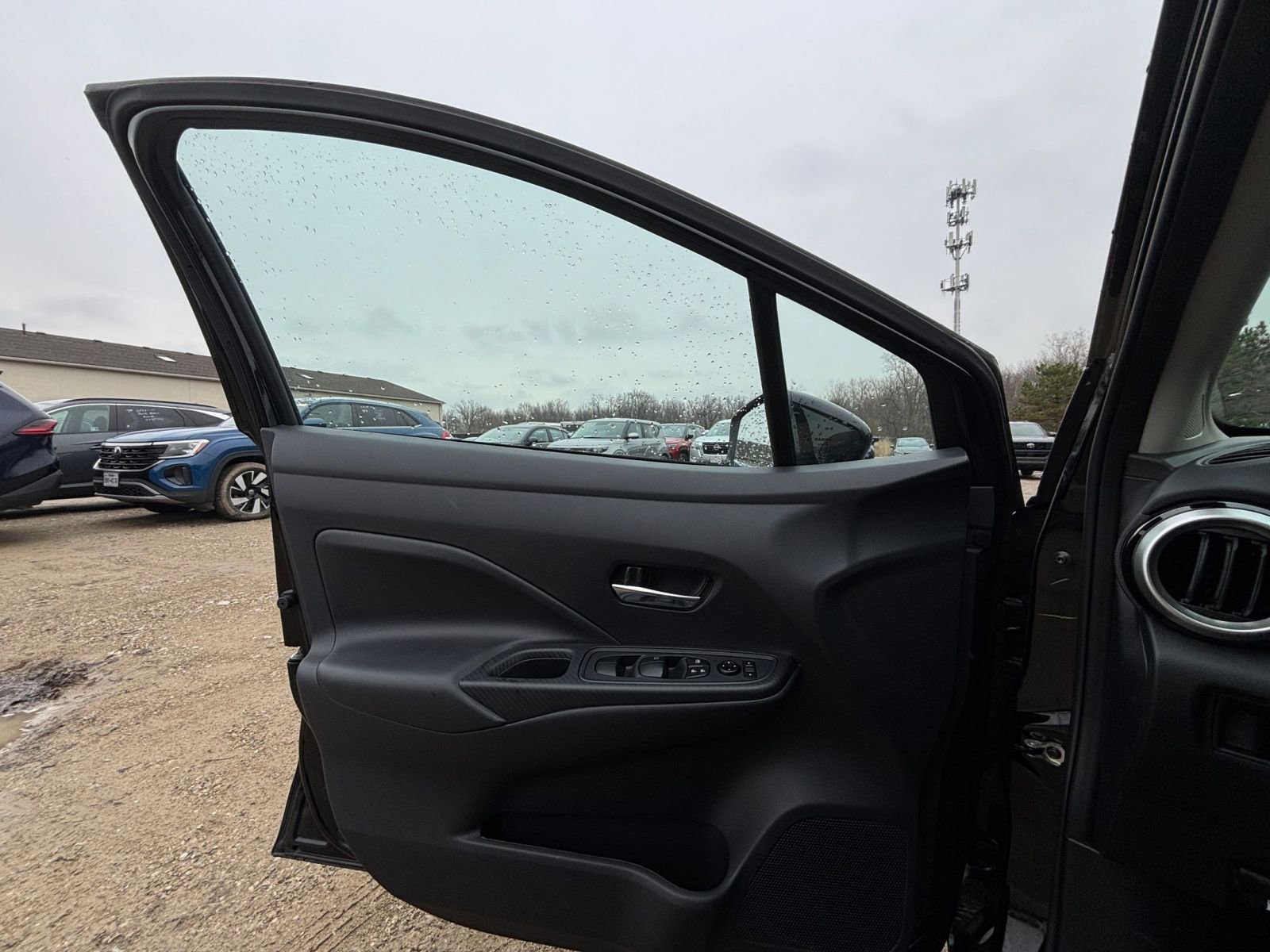 Used 2025 Nissan Versa SV image 18