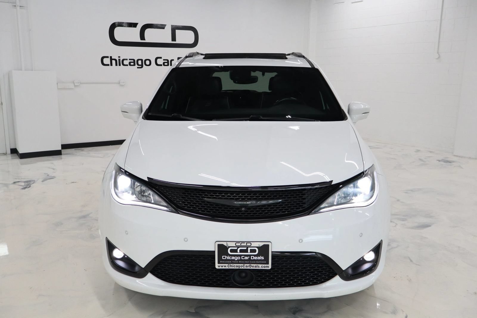 Used 2019 Chrysler Pacifica Limited w/ Advanced Safetytec Group FWD image 3
