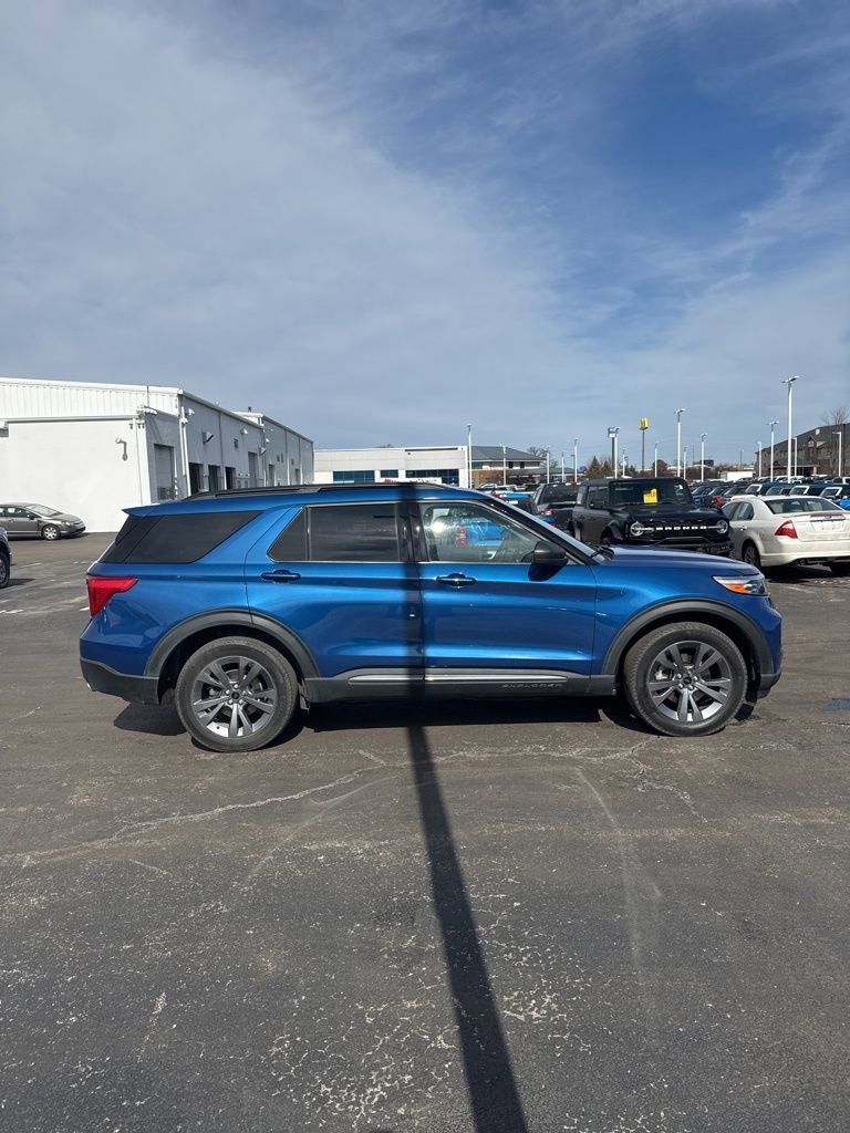 Used 2021 Ford Explorer XLT w/ Equipment Group 202A image 5