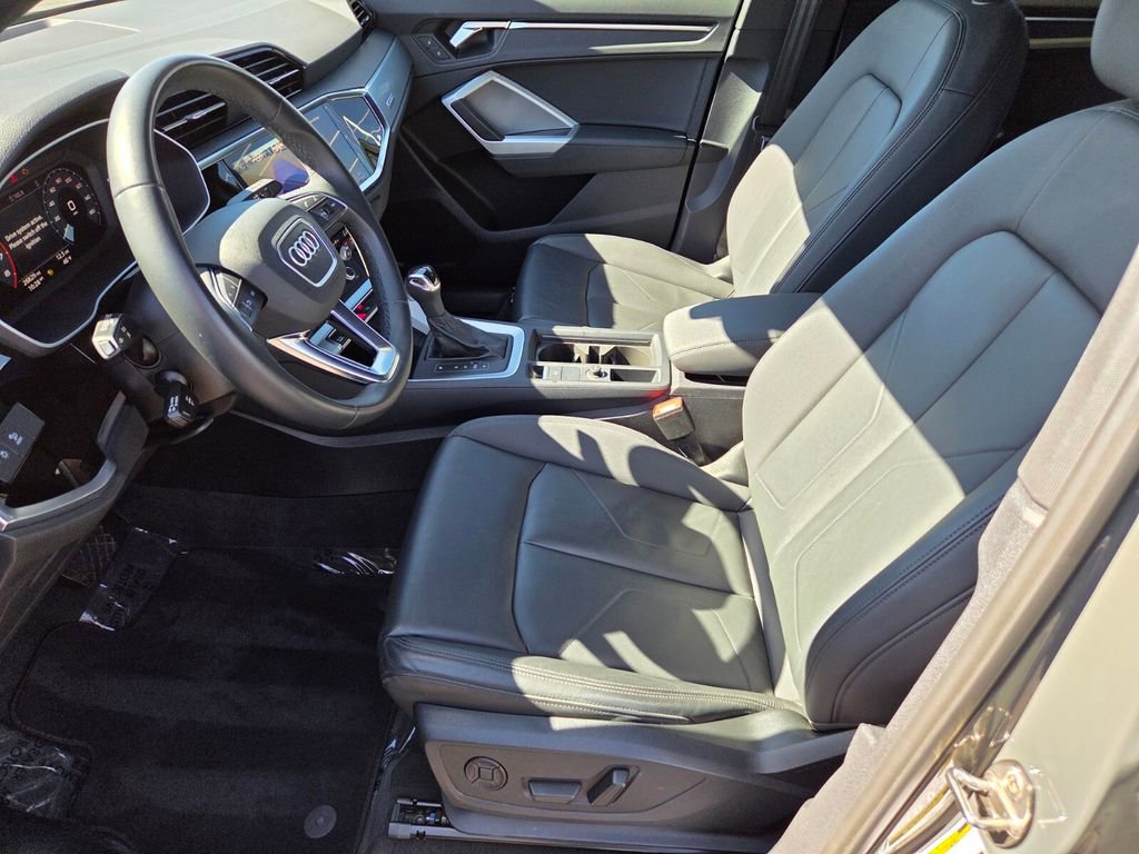 Used 2023 Audi Q3 2.0T Premium w/ Convenience Package image 6