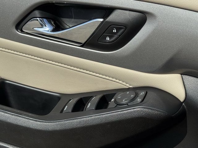 Used 2023 Chevrolet Traverse LS FWD image 27