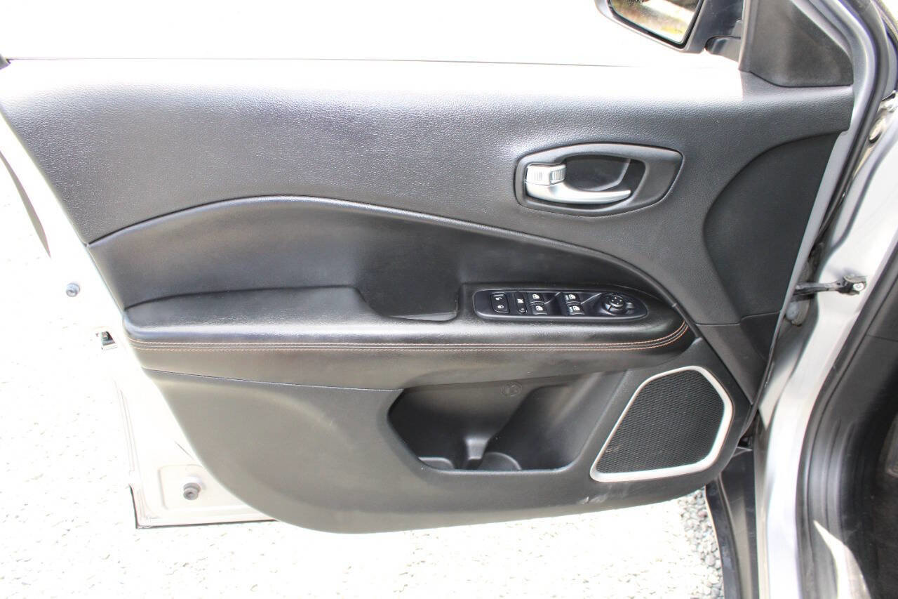 Used 2018 Jeep Compass Limited AWD/4WD image 20