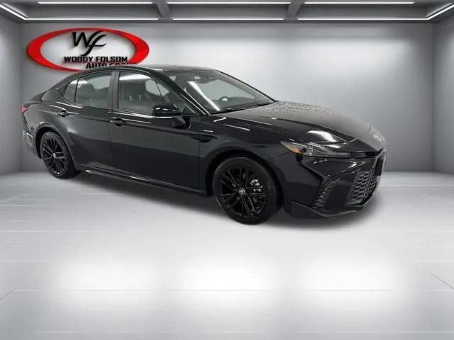 Used 2026 Toyota Camry SE image 3