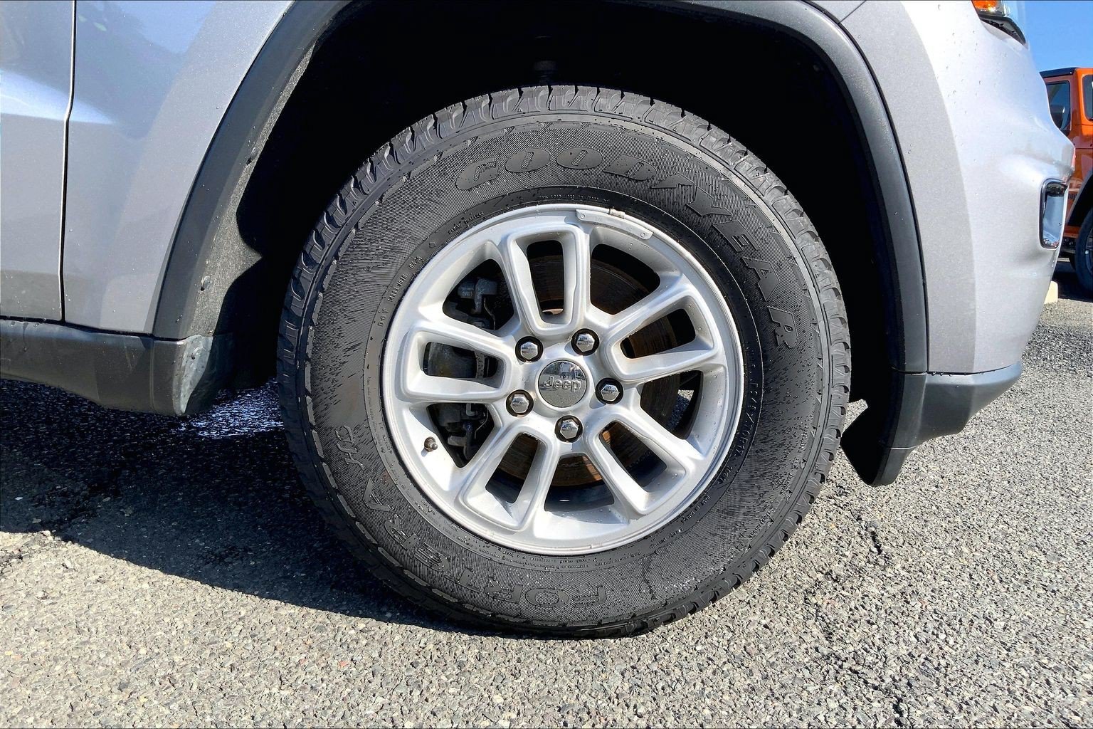 Used 2020 Jeep Grand Cherokee Laredo AWD/4WD image 9
