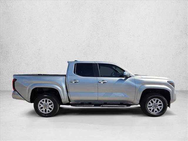 Certified 2025 Toyota Tacoma SR5 AWD/4WD image 4