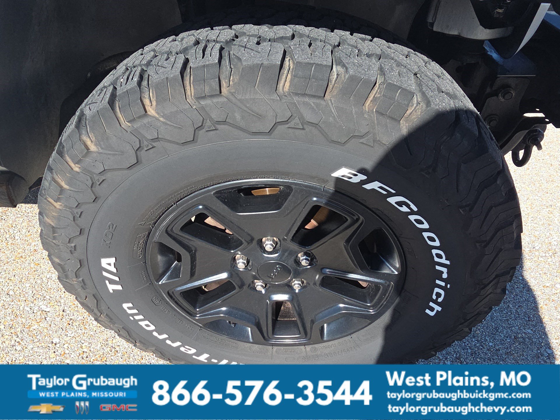 Used 2013 Jeep Wrangler Unlimited Sahara AWD/4WD image 10