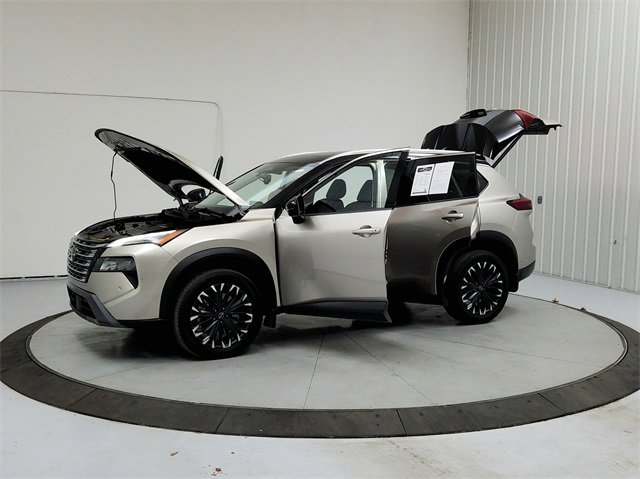 Used 2025 Nissan Rogue SL w/ Tech Package image 11