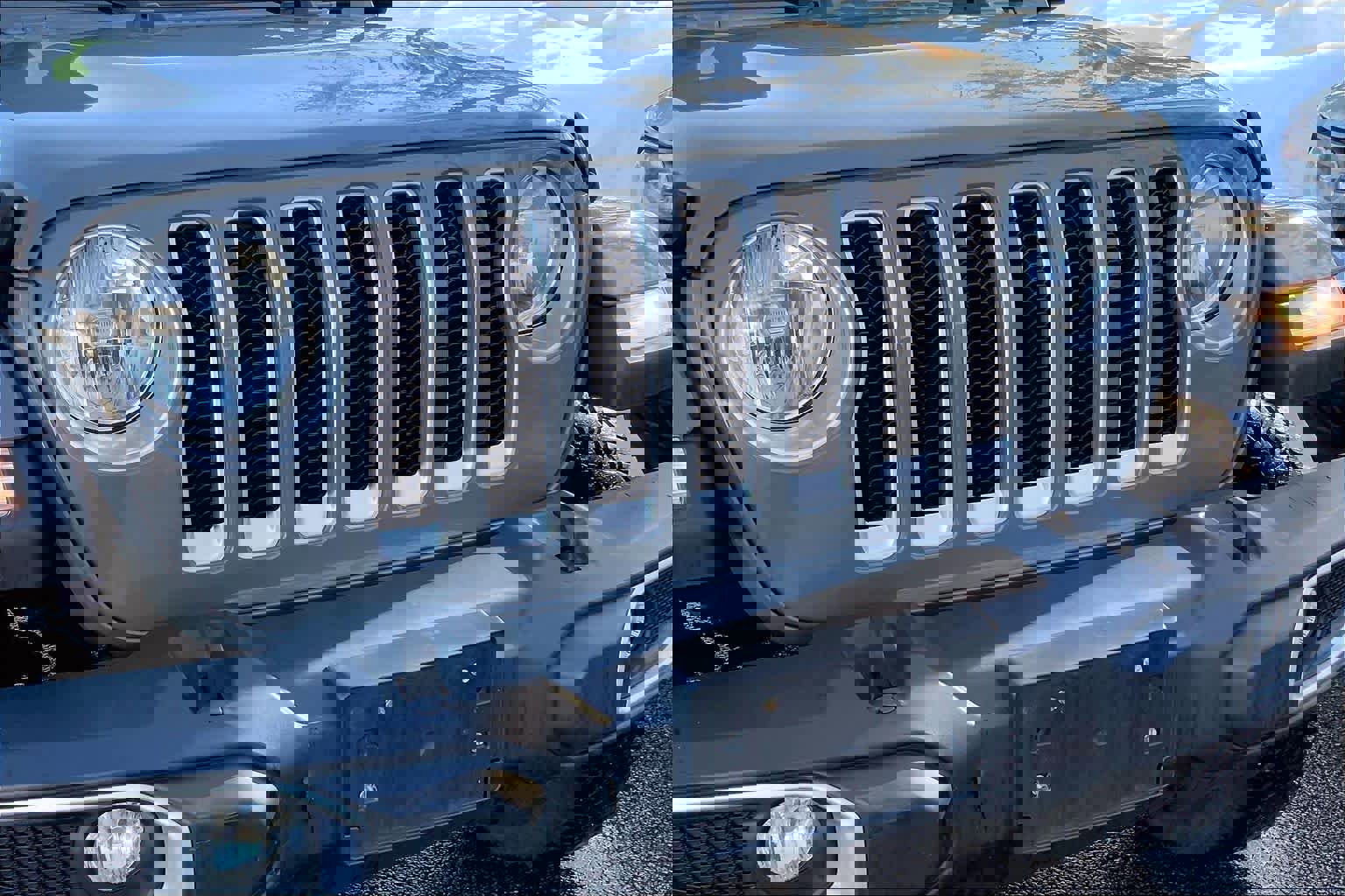 Used 2018 Jeep Wrangler Unlimited Sahara w/ Dual Top Group image 27