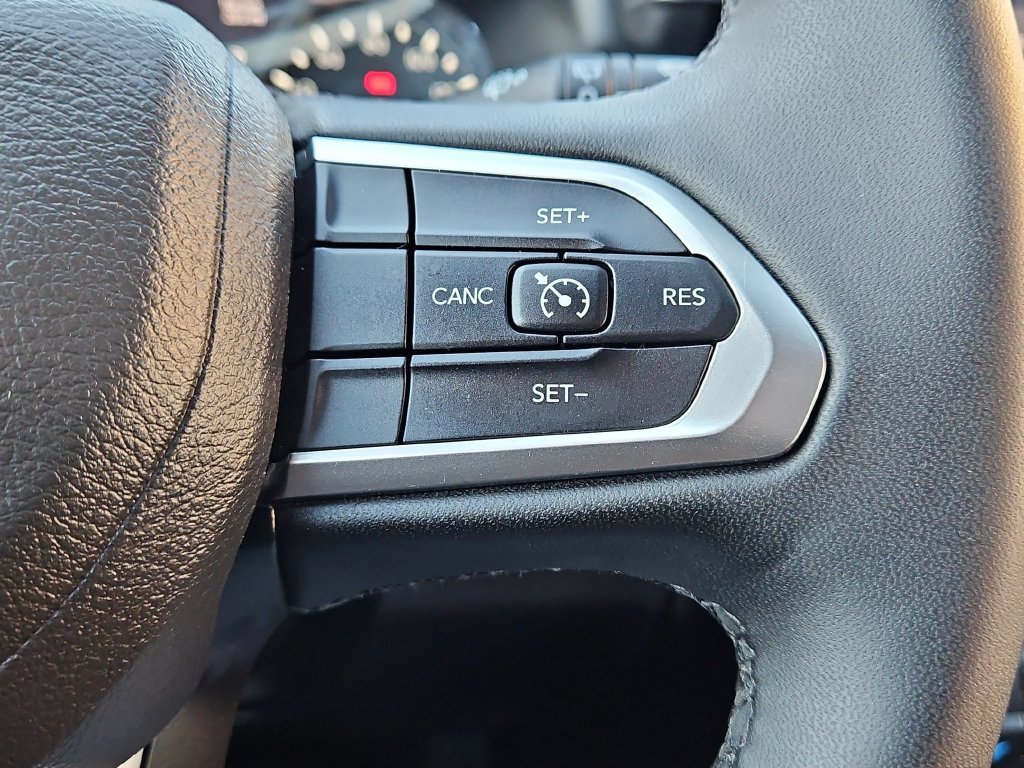 Used 2025 Jeep Compass Latitude AWD/4WD image 19