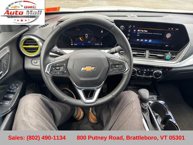 Used 2024 Chevrolet Trax LT w/ Sunroof Package FWD image 15