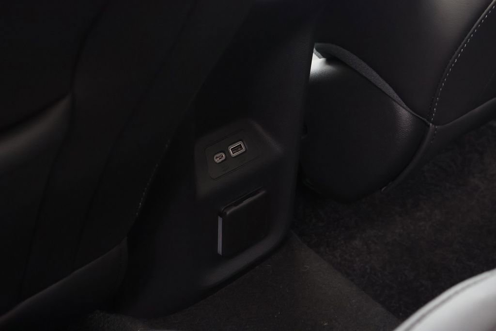 Used 2023 Buick Envision Avenir image 34