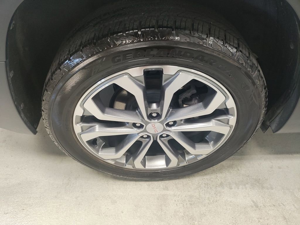 Used 2020 GMC Terrain SLT w/ Preferred Package image 3