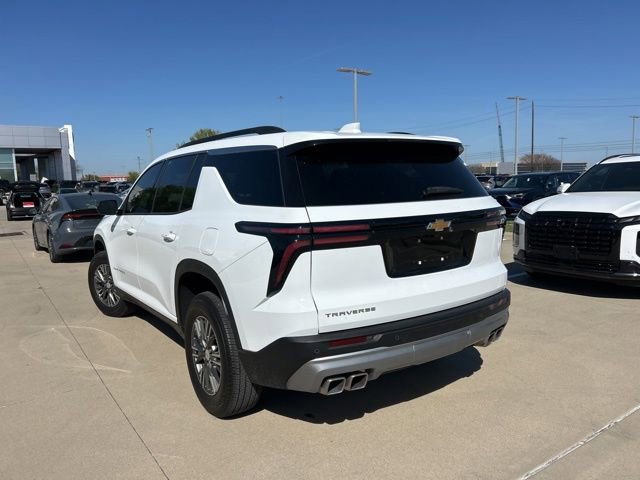 Used 2025 Chevrolet Traverse LT w/ Driver Confidence Package image 4