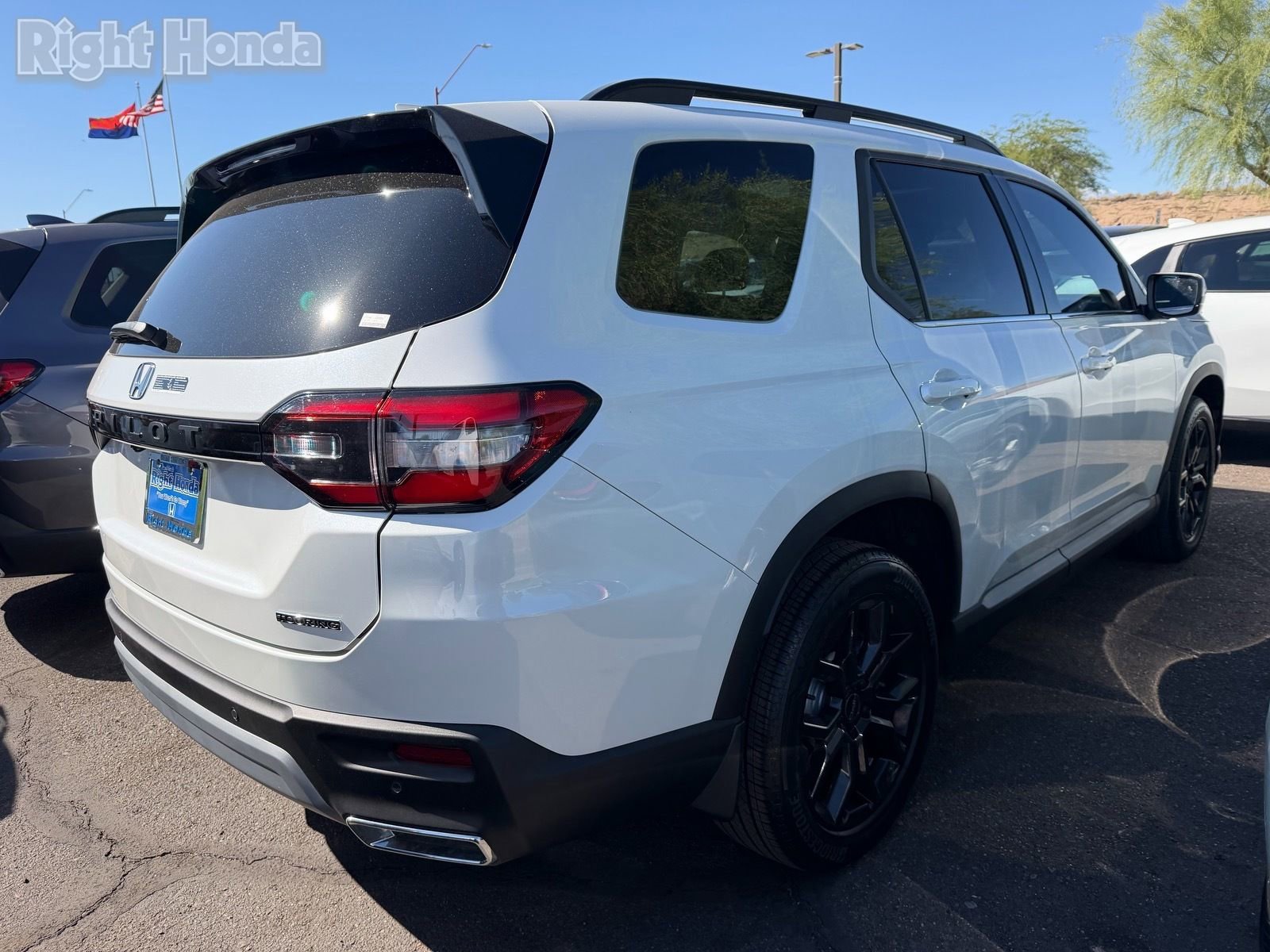 Certified 2025 Honda Pilot Touring image 4