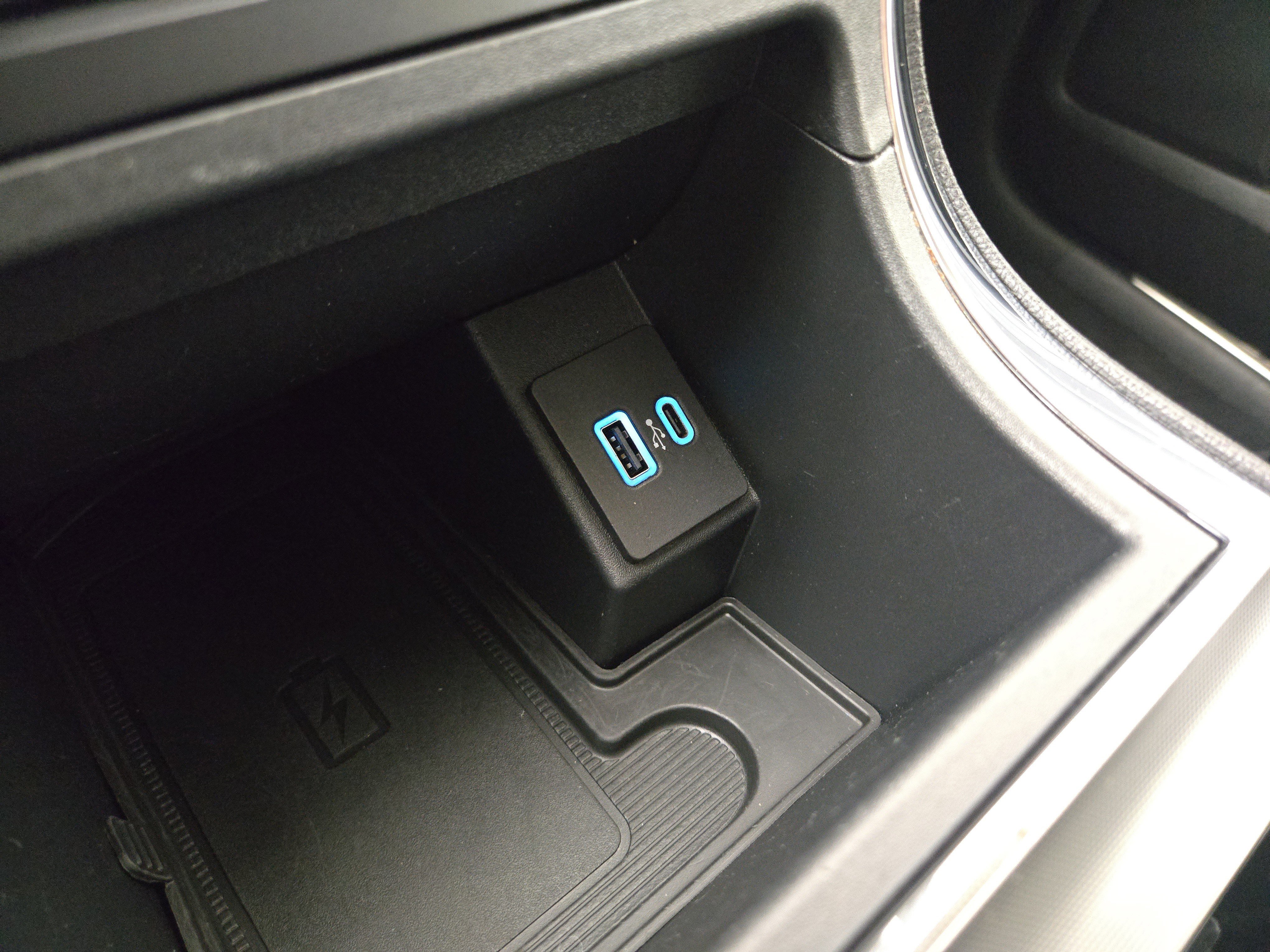 Used 2024 Ford Edge Titanium image 26