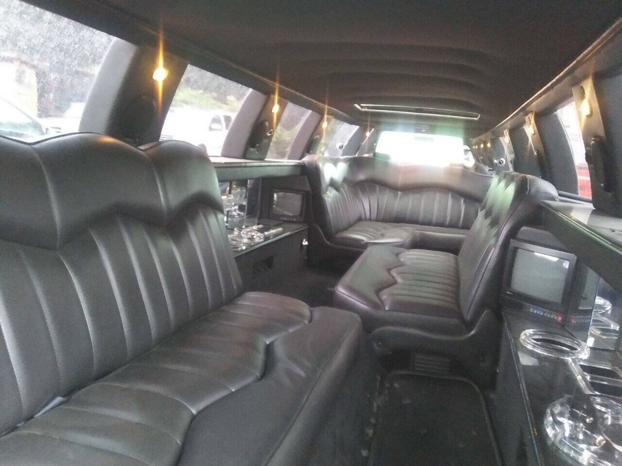 Used 1993 Lincoln Town Car Executive RWD image 4
