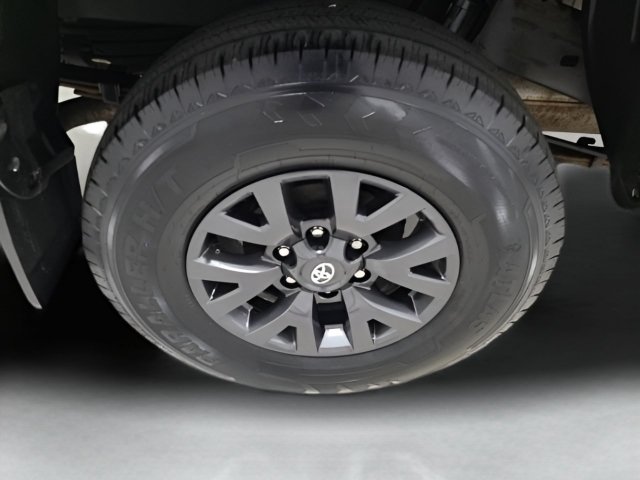 Used 2021 Toyota Tacoma SR5 AWD/4WD image 12
