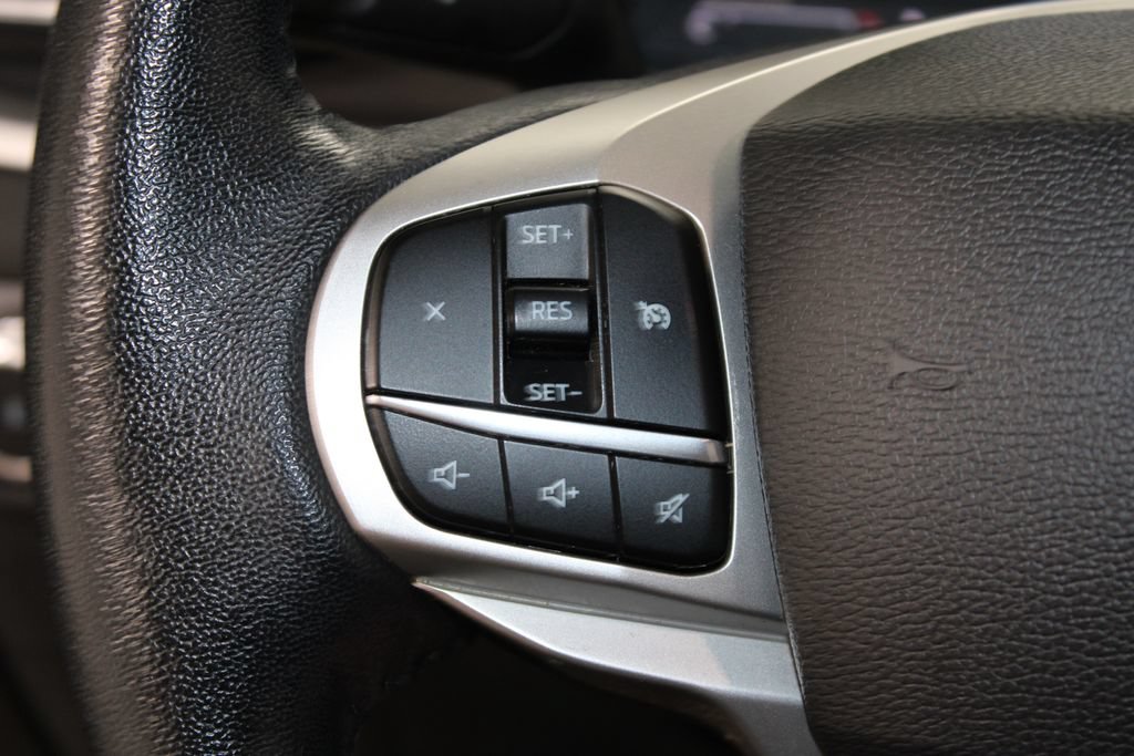 Used 2022 Ford Explorer XLT w/ Equipment Group 202A AWD/4WD image 38