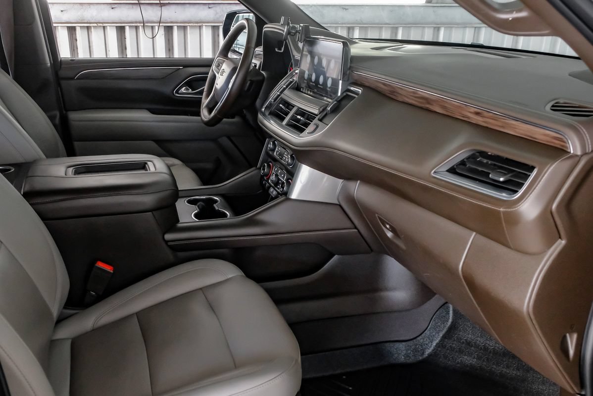 Used 2021 Chevrolet Suburban Z71 w/ Z71 Off-Road Package AWD/4WD image 12