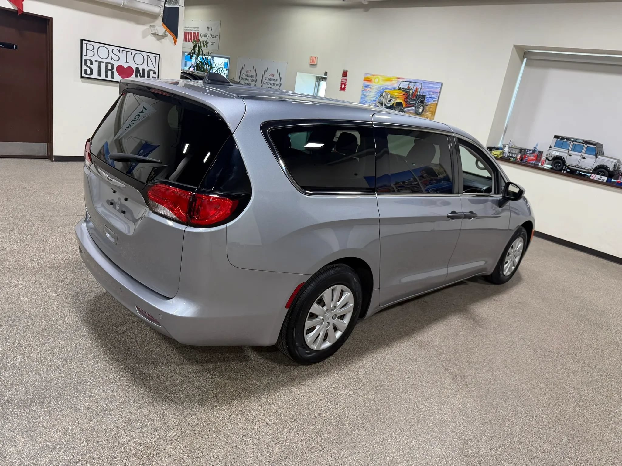 Used 2021 Chrysler Voyager L FWD image 15