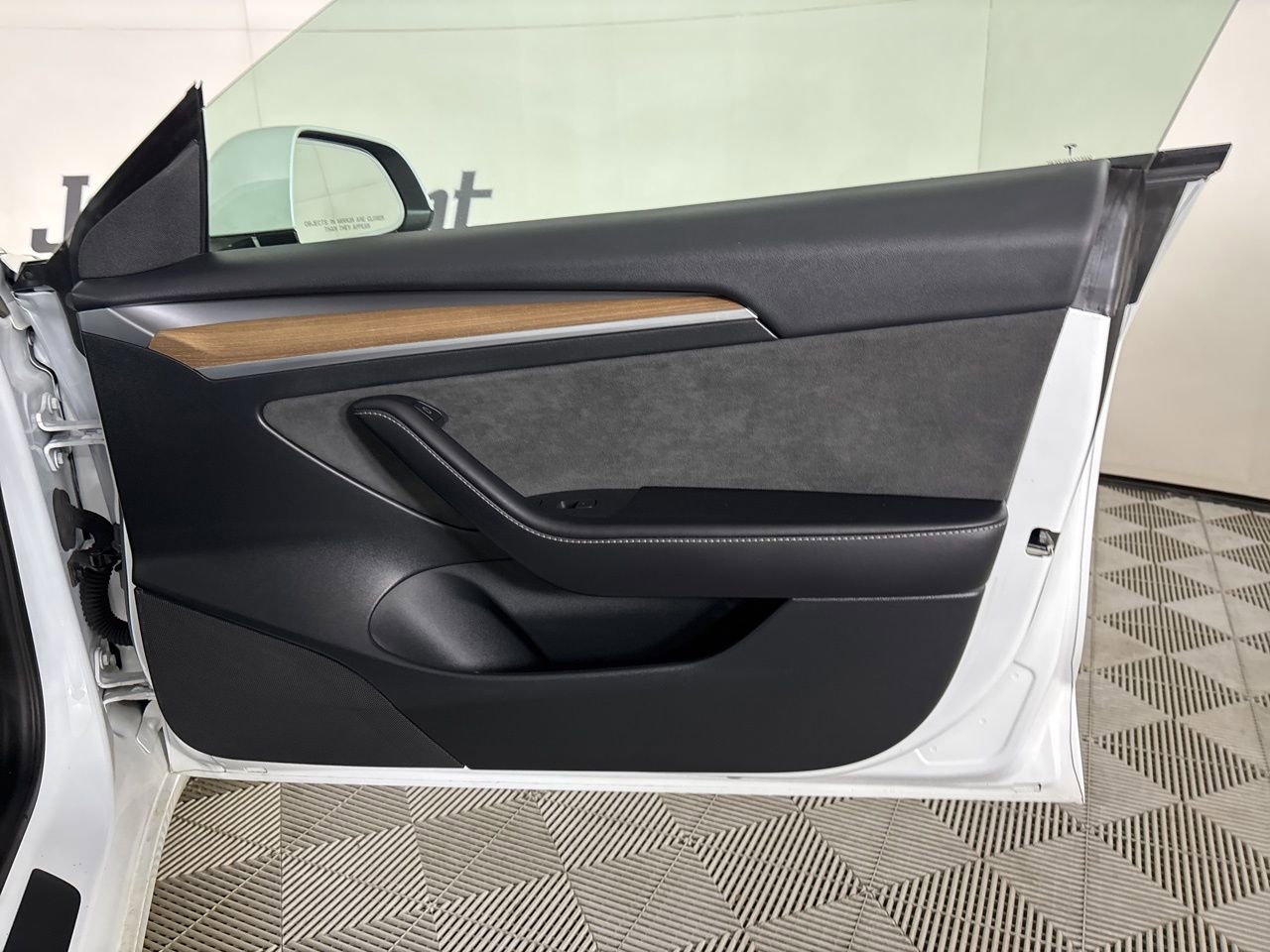 Used 2023 Tesla Model 3 Standard Range image 21