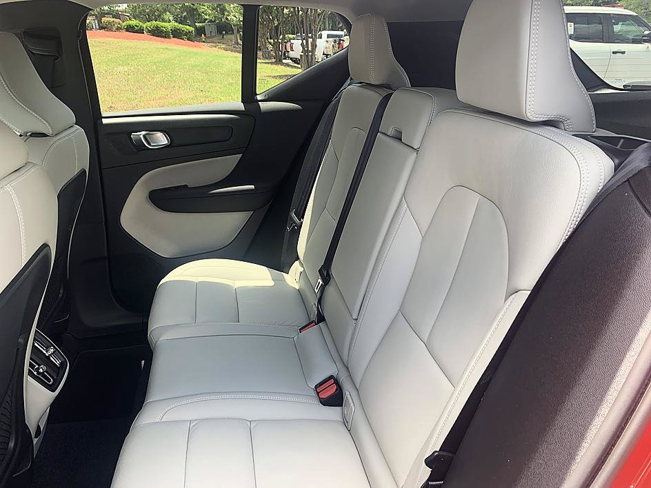 Used 2022 Volvo XC40 T5 Momentum AWD/4WD image 11