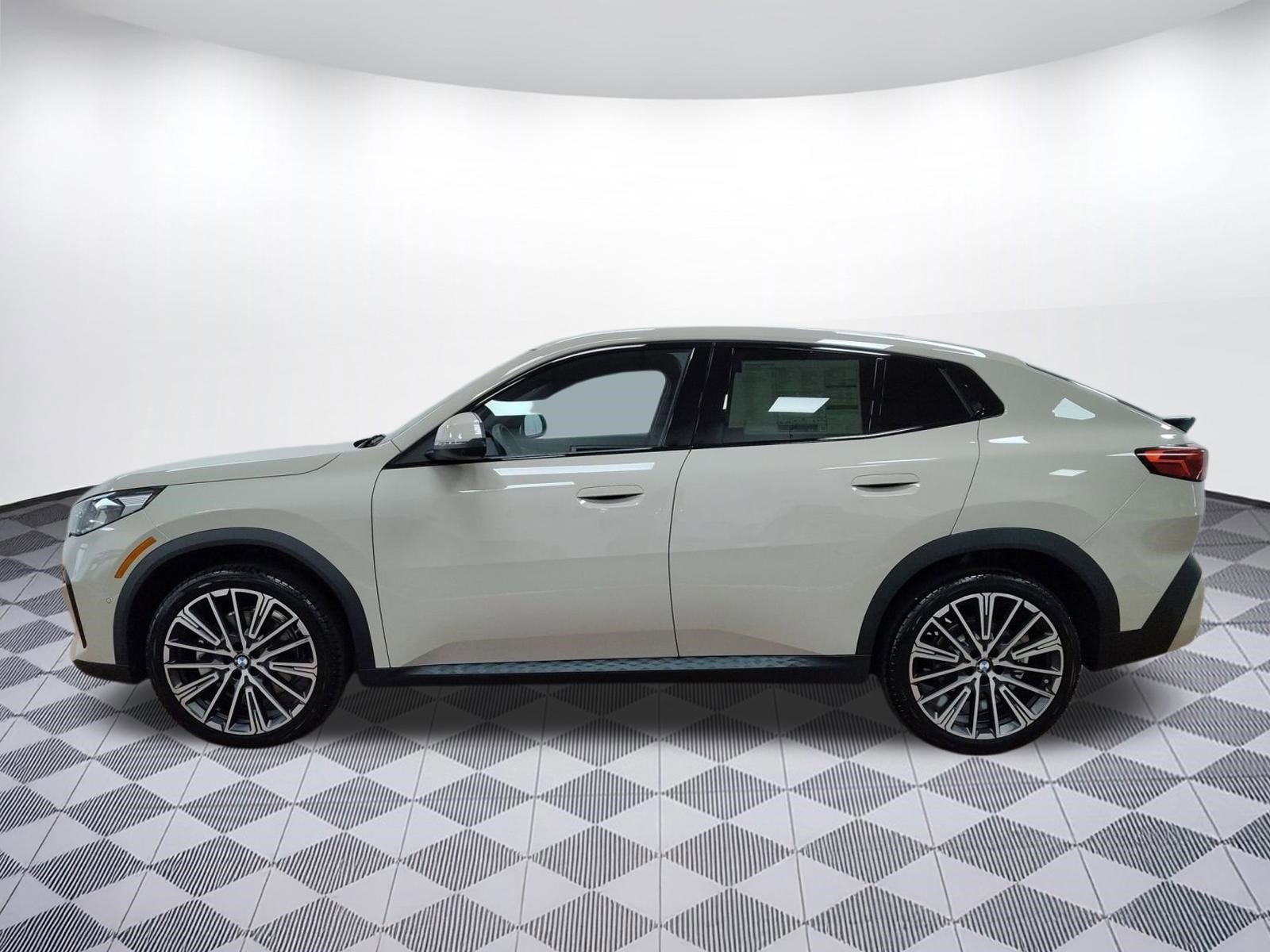 Used 2026 BMW X2 xDrive28i w/ Technology Package image 2