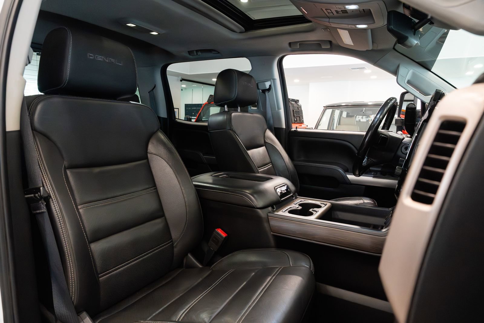 Used 2018 GMC Sierra 2500 Denali w/ Duramax Plus Package image 9