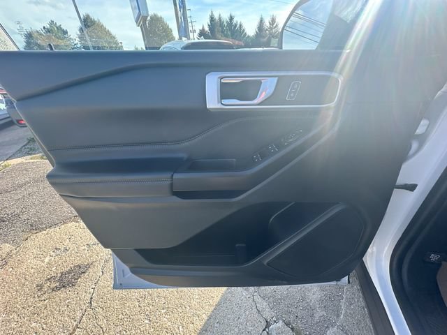 Used 2020 Ford Explorer XLT w/ Equipment Group 202A AWD/4WD image 25