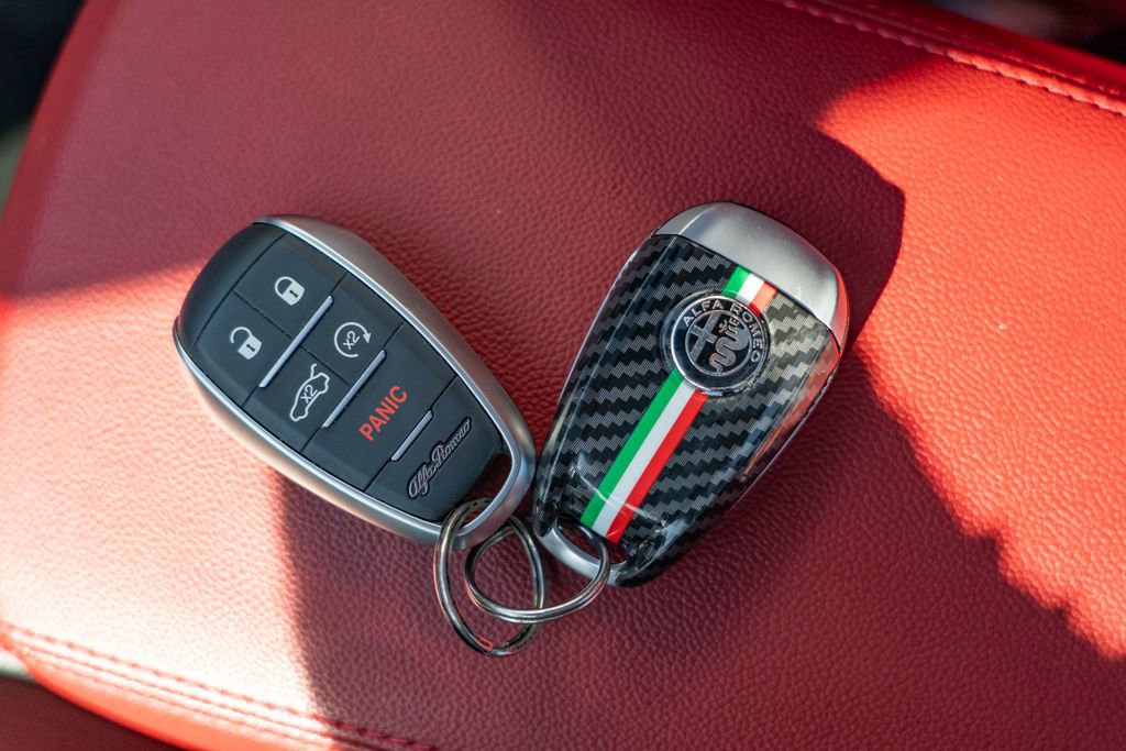 Used 2024 Alfa Romeo Giulia Veloce AWD/4WD image 30