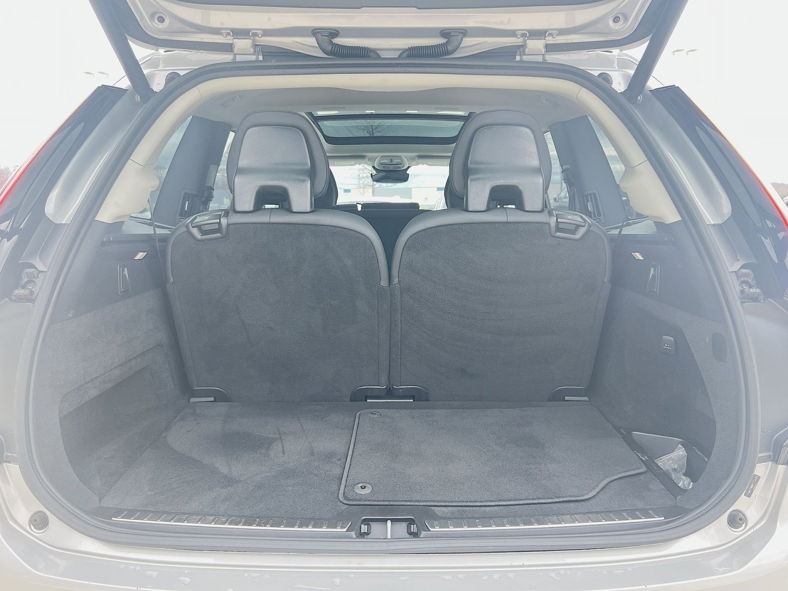 Certified 2025 Volvo XC90 B6 Plus AWD/4WD image 27