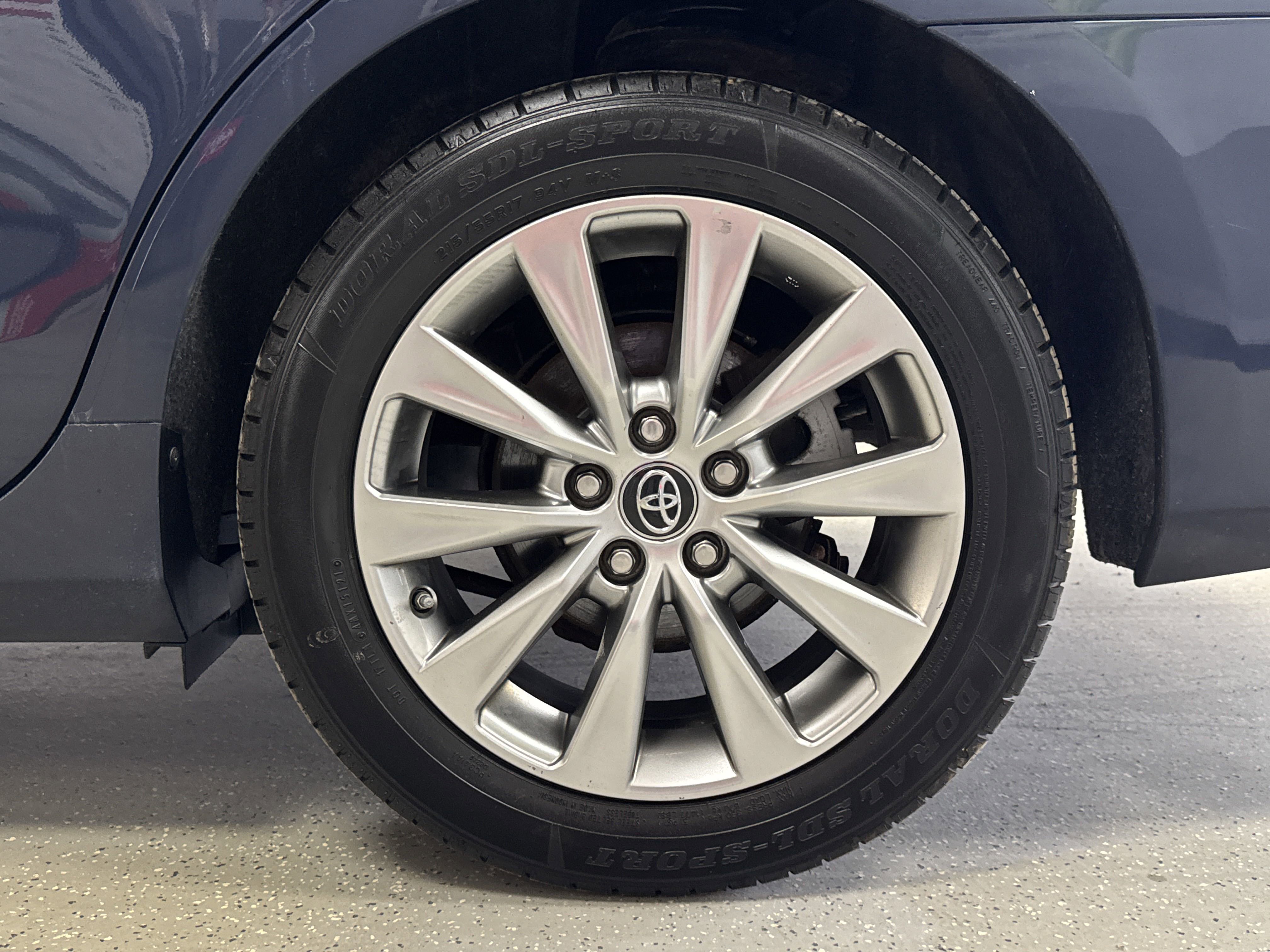 Used 2017 Toyota Camry XLE image 38