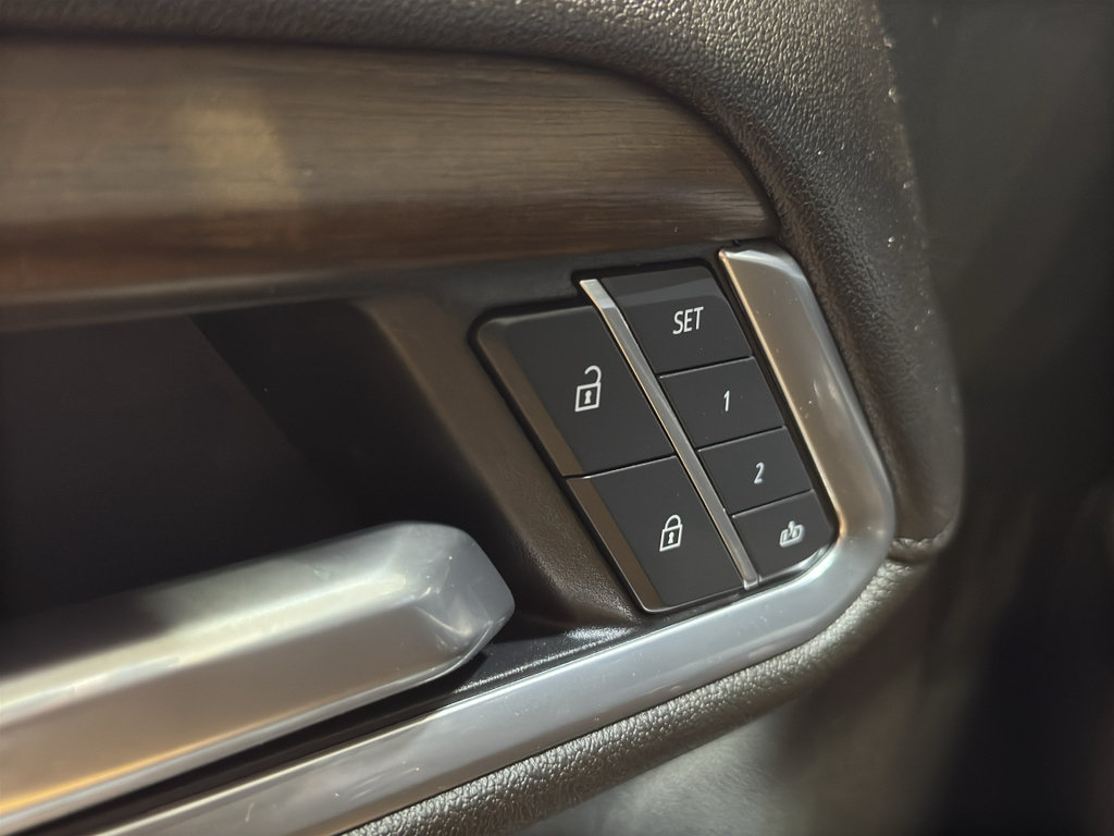 Used 2025 Chevrolet Silverado 1500 High Country w/ High Country Premium Package AWD/4WD image 36