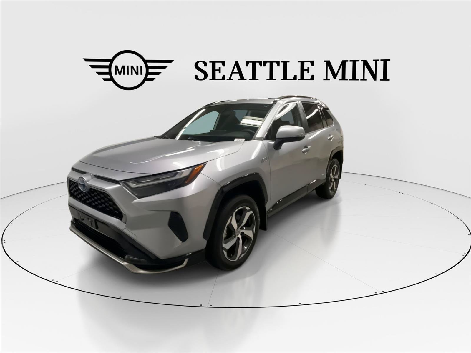 Used 2023 Toyota RAV4 SE w/ Weather & Moonroof Package AWD/4WD image 4