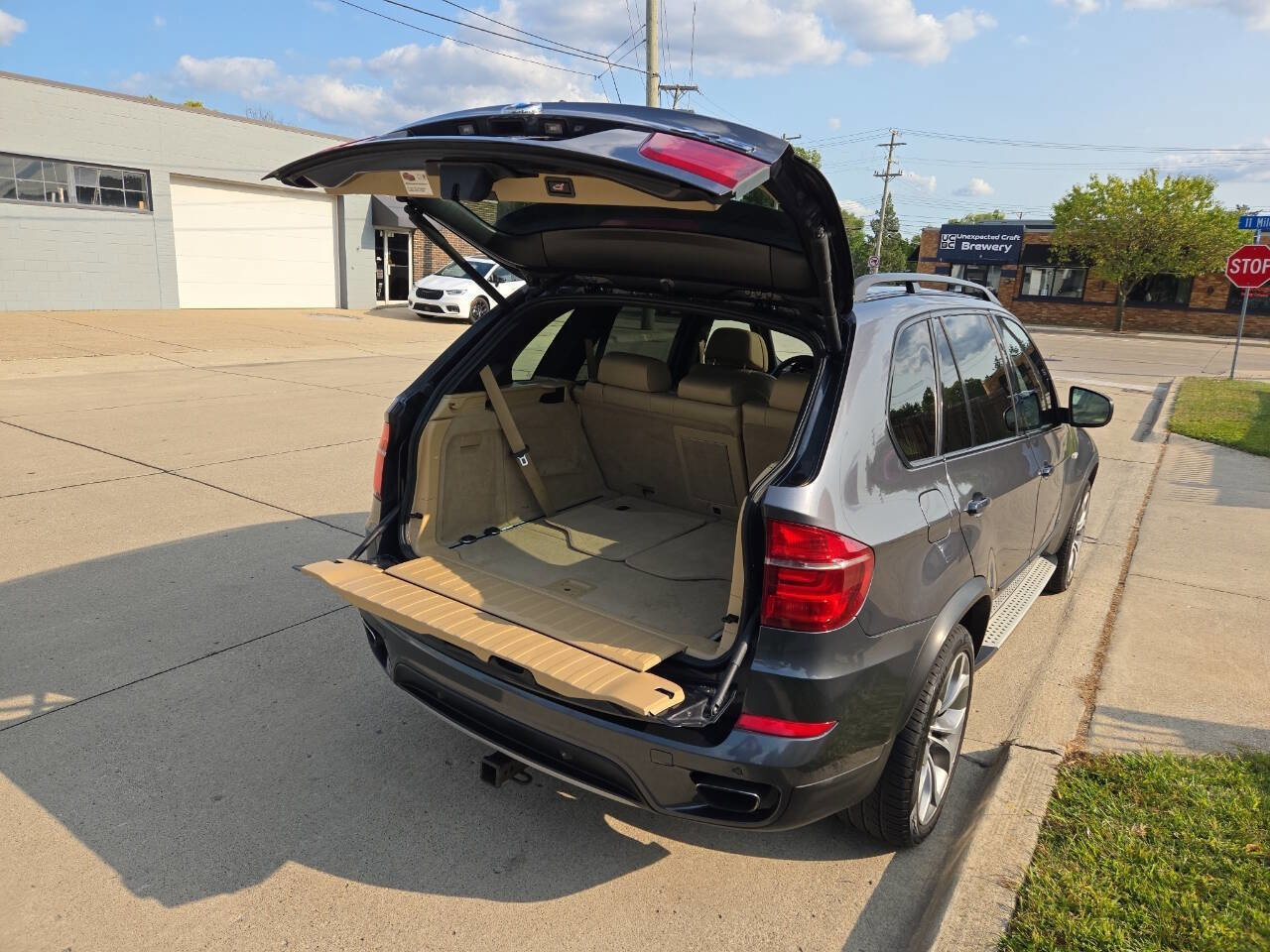 Used 2011 BMW X5 xDrive50i image 40