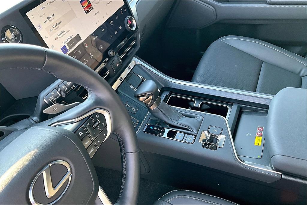 Used 2025 Lexus GX 550 w/ Cold Area Package AWD/4WD image 18