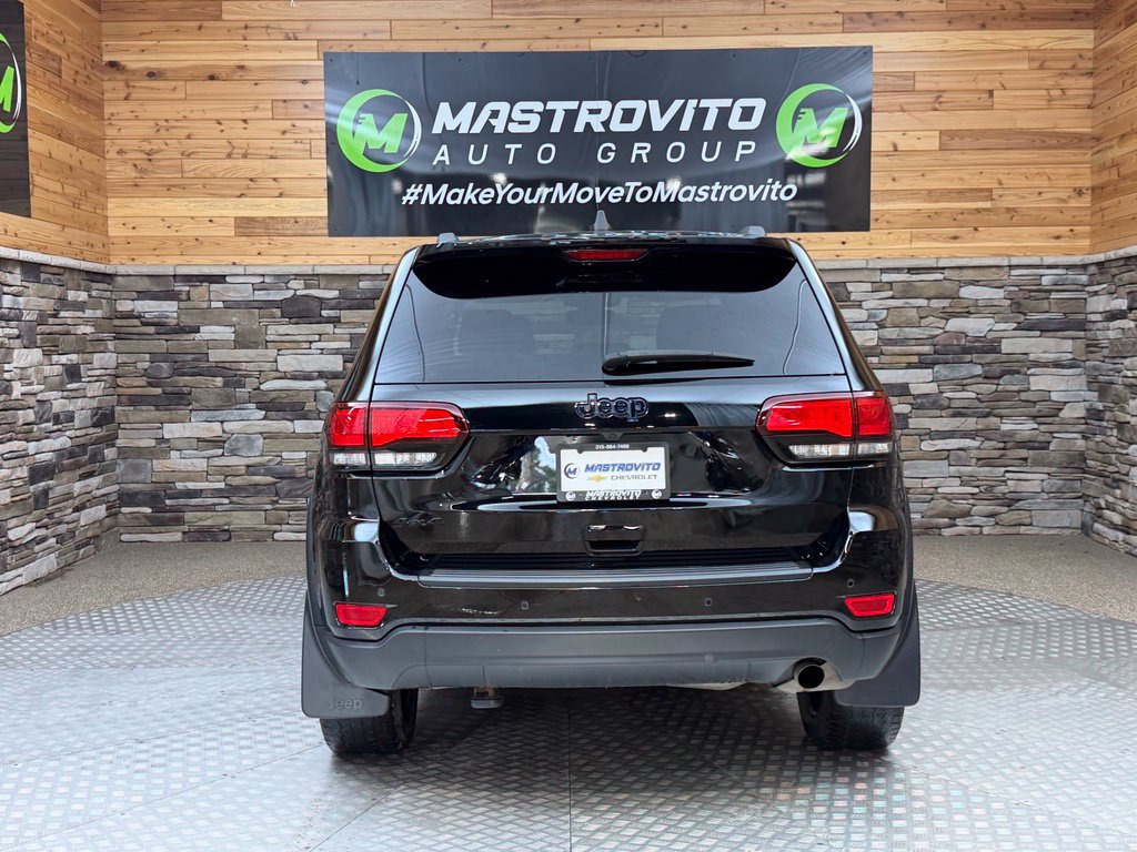 Used 2020 Jeep Grand Cherokee Laredo AWD/4WD image 19
