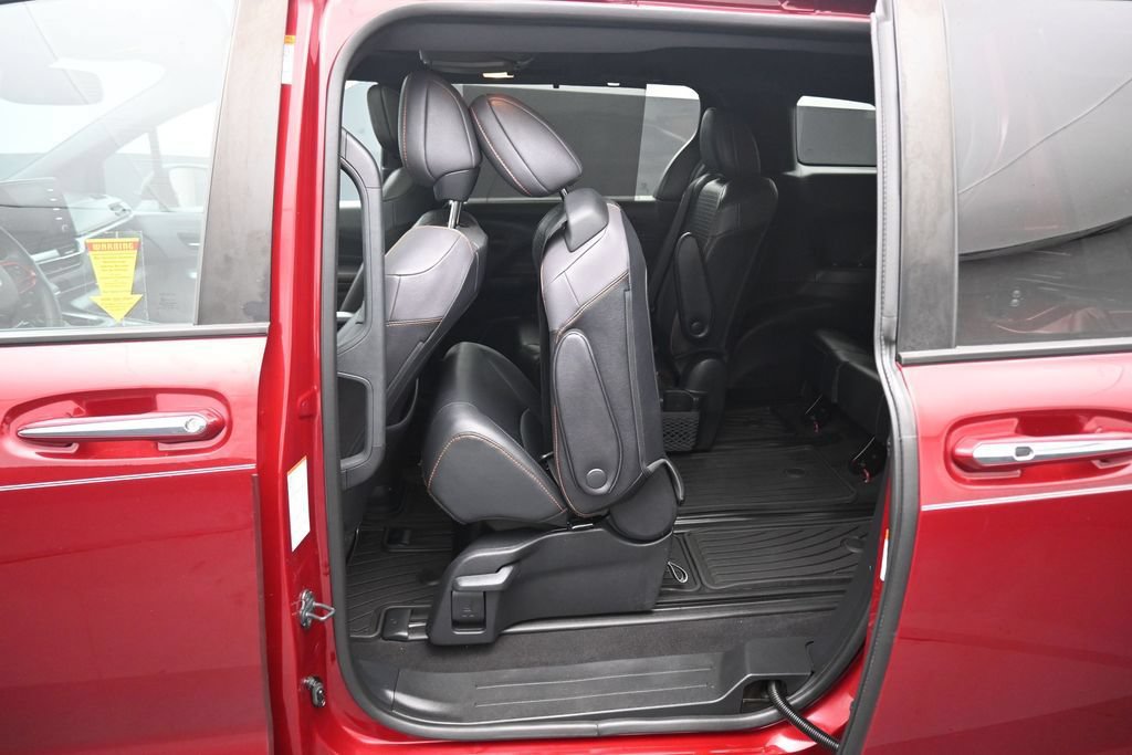 Used 2021 Toyota Sienna XSE FWD image 37