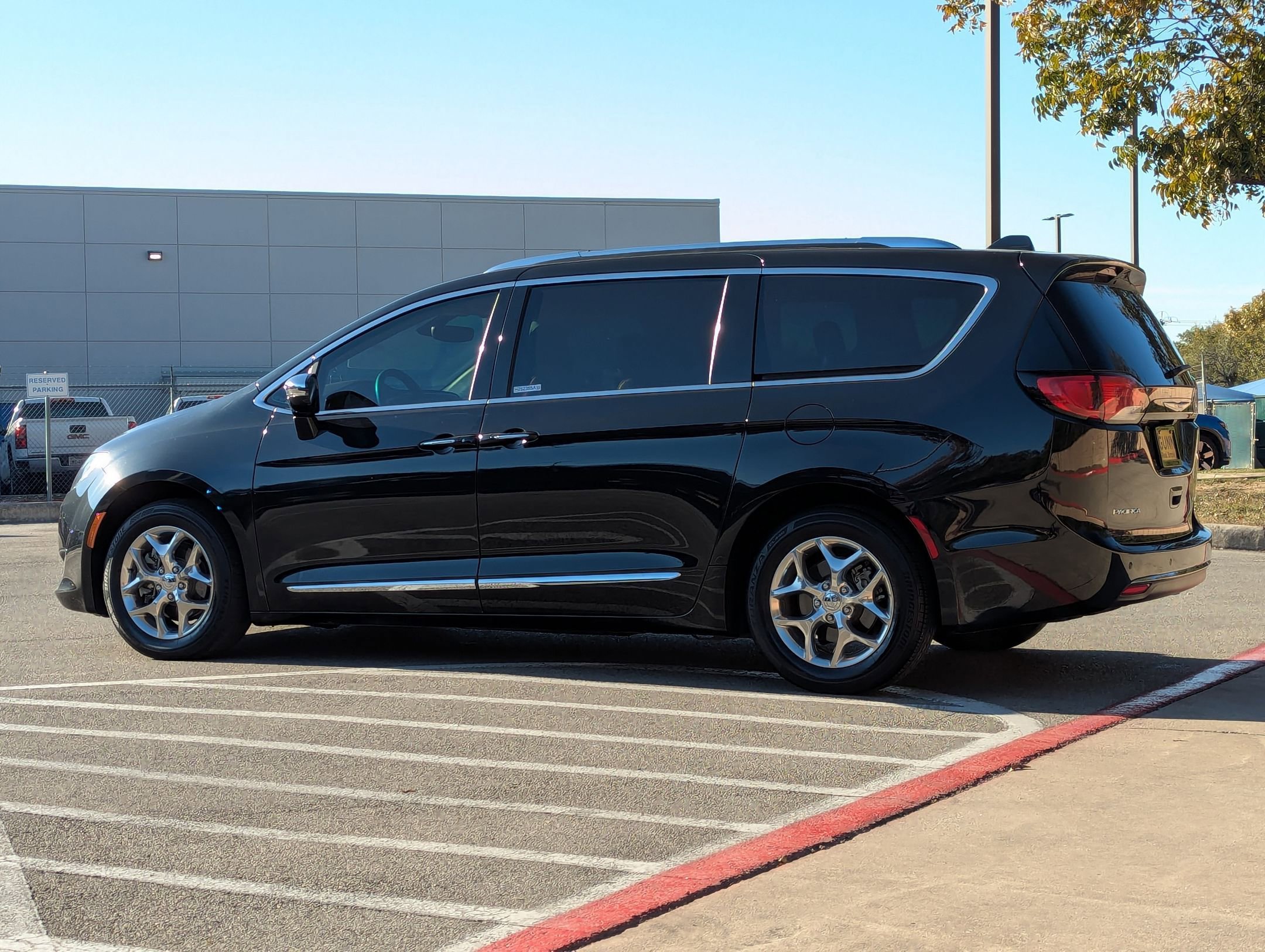 Used 2019 Chrysler Pacifica Limited image 6
