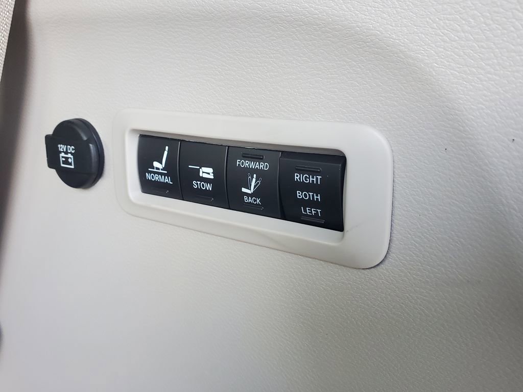 Used 2019 Chrysler Pacifica Limited w/ Tire & Wheel Group image 46