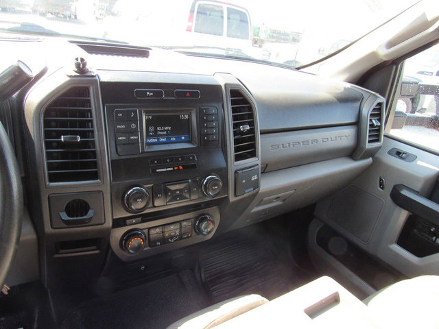 Used 2017 Ford F550 2WD Regular Cab Super Duty image 30