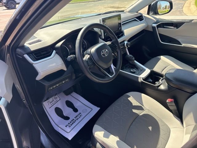 Used 2021 Toyota RAV4 XLE w/ Convenience Package image 24