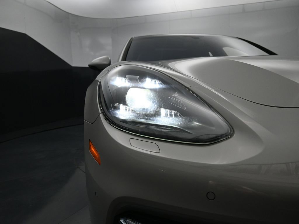 Used 2020 Porsche Panamera 4 image 9