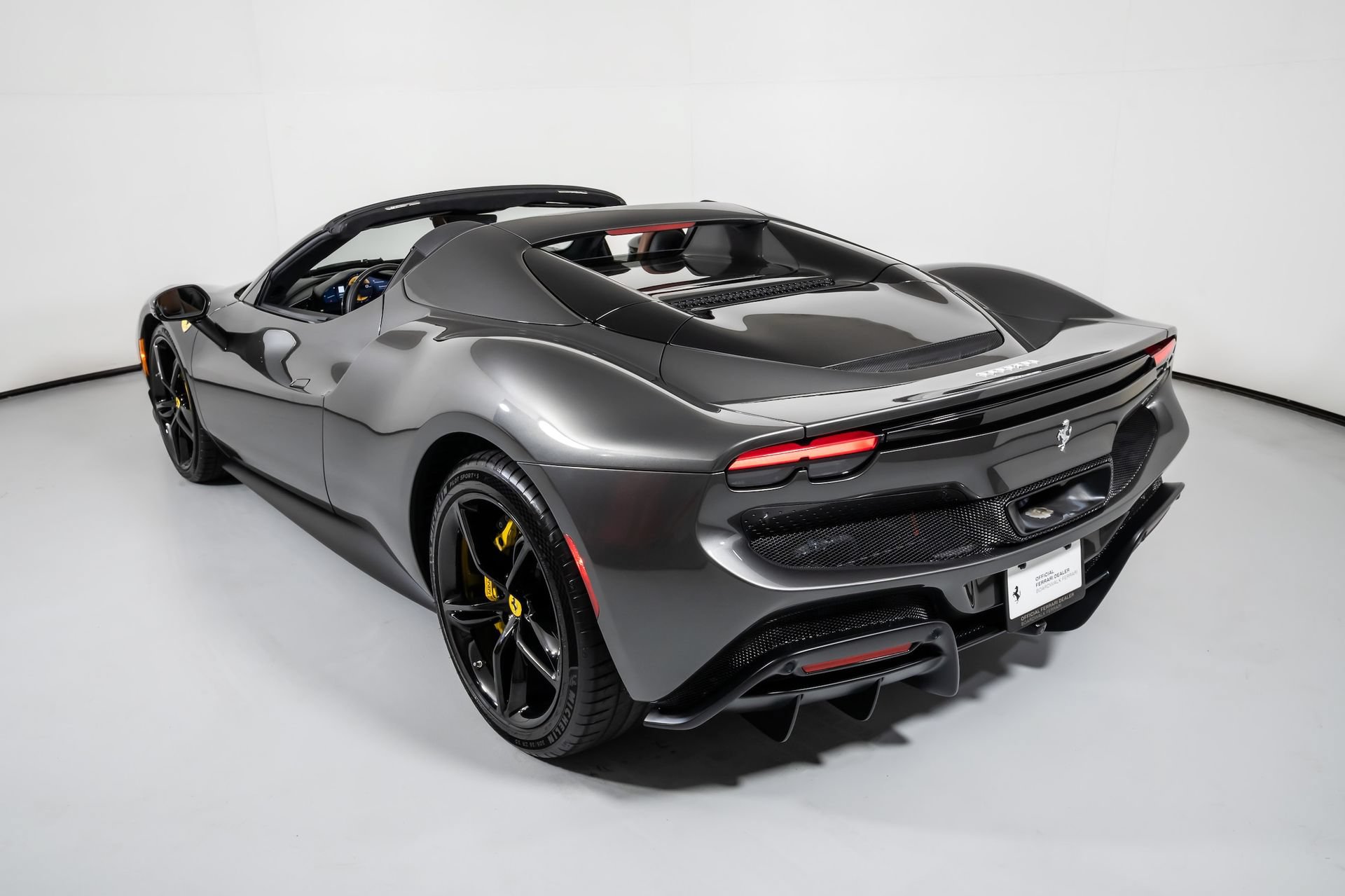 Used 2023 Ferrari 296 GTS RWD image 25