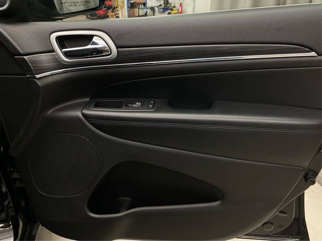 Used 2019 Jeep Grand Cherokee Limited AWD/4WD image 27